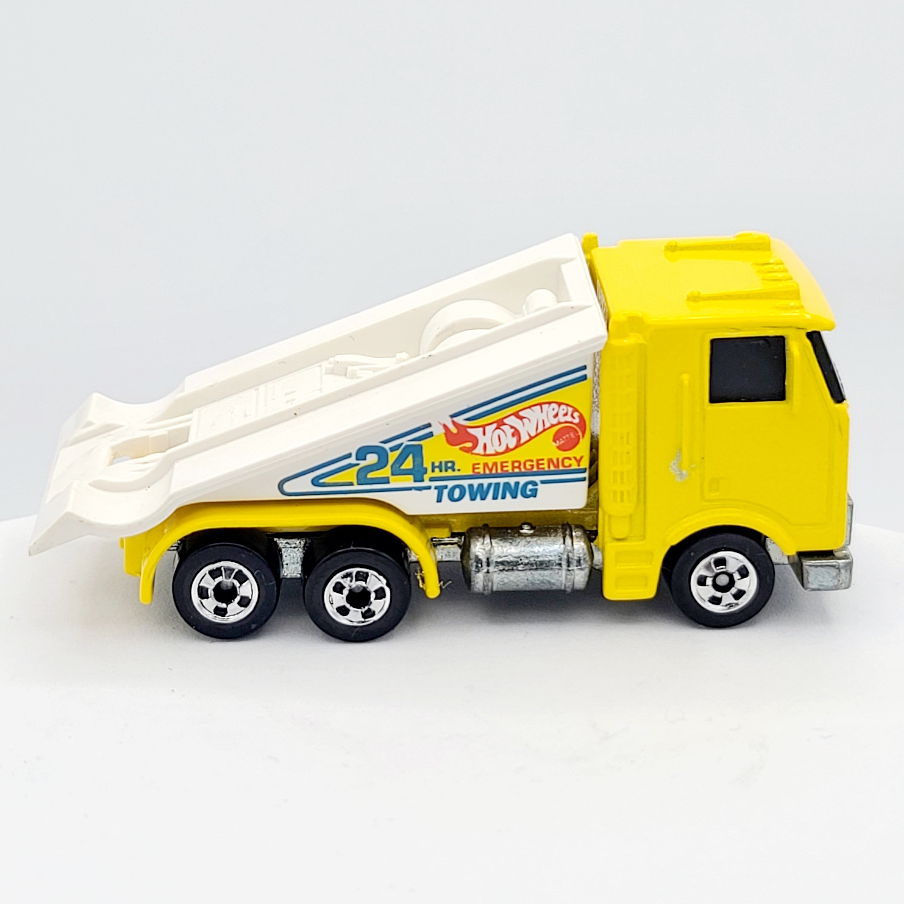 Hot Wheels Ramp Truck "24HR Towing", Blackwall Wheels (1991 HW Basic)